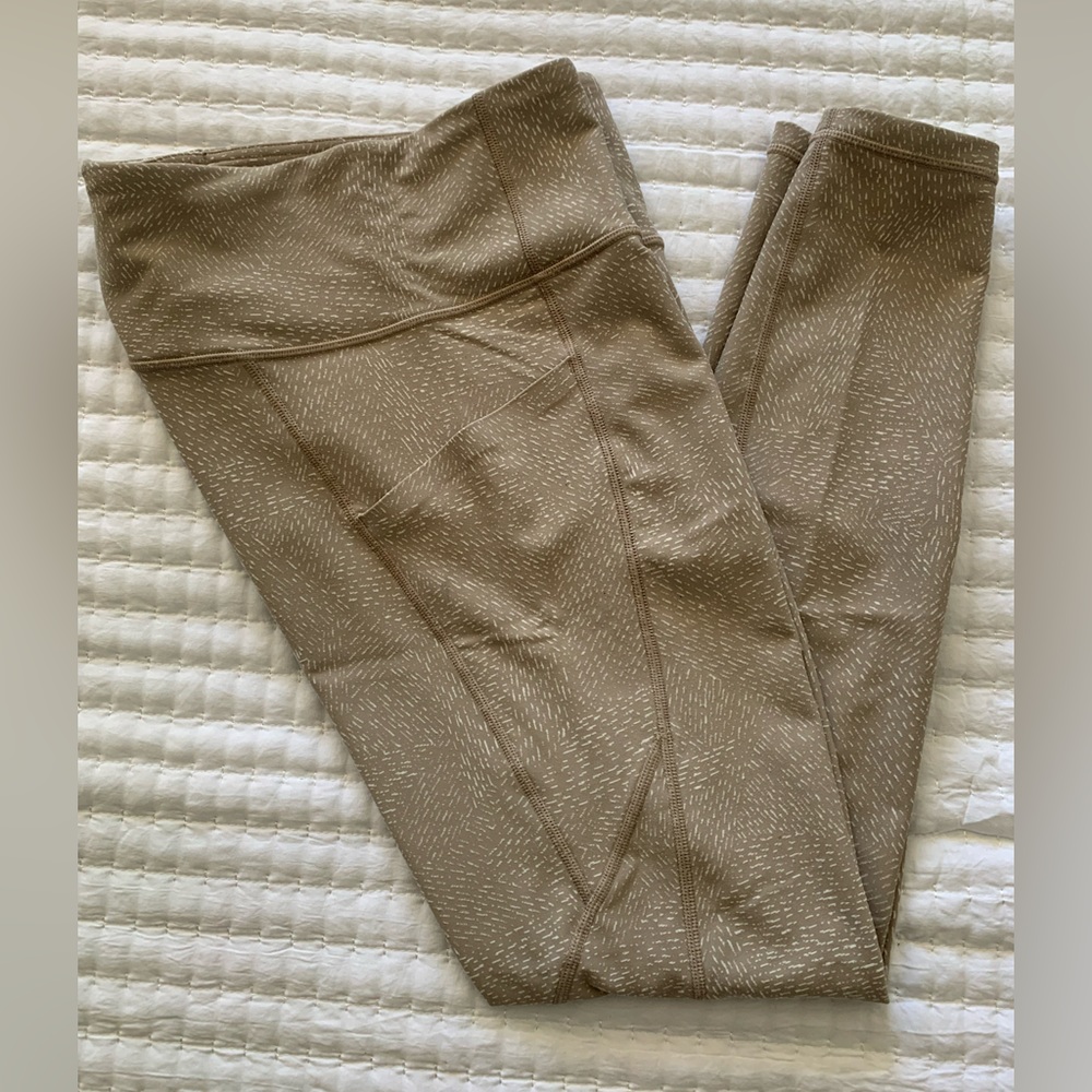 Athleta (s) tan/white print leggings